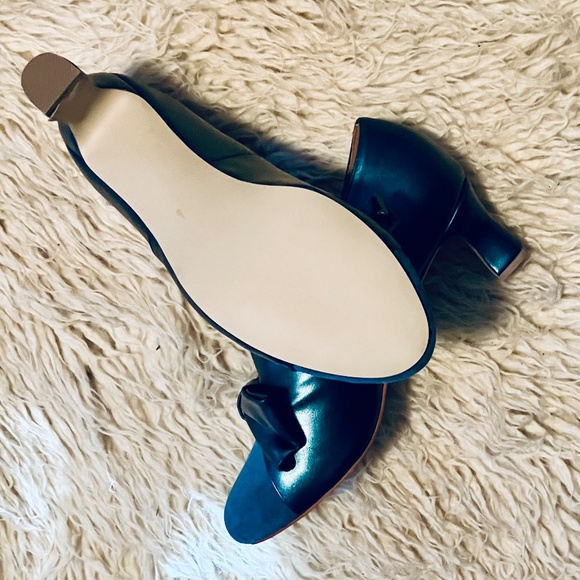 1940s-Style Evergreen Two-Tone Women’s Court Pumps (10) - Picture 6 of 9